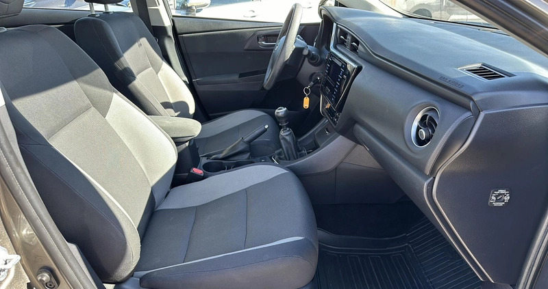 Toyota Auris cena 49900 przebieg: 158923, rok produkcji 2018 z Malbork małe 232